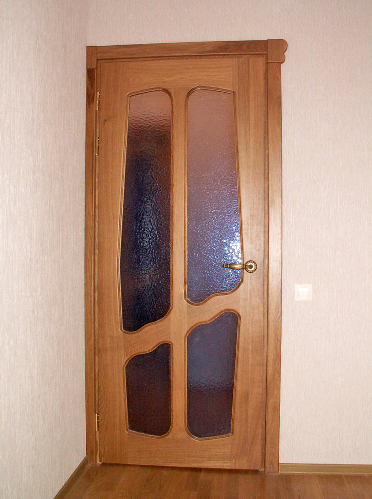 дверь из массива межкомнатная со стеклом